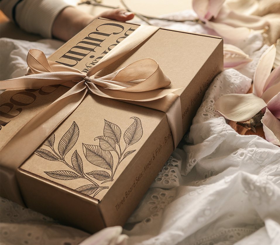 Liereti boutique-style cutting board gift box with a ribbon